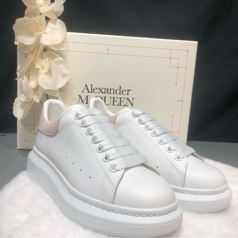 Alexander McQueen ✨Women’s White Sneakers❤️